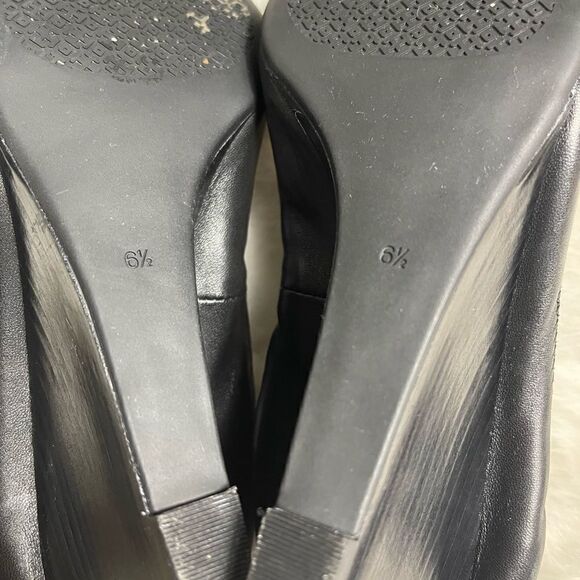 Tory Burch Caroline leather black wedge slipon shoes gold tone logo acce… - Picture 9 of 10